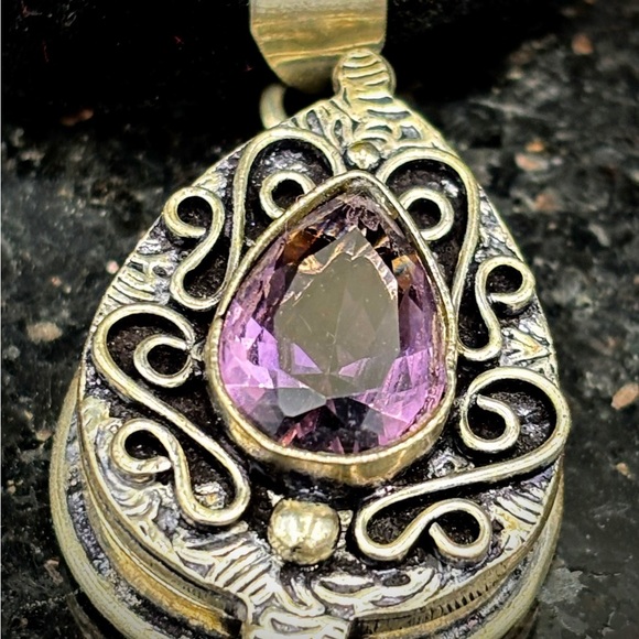 Amethyst Locket, Choker, February Birthstone, 6 Carat Stone, Sterling Silver - Picture 3 of 9
